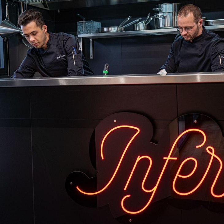 Ambiance disco-rococo